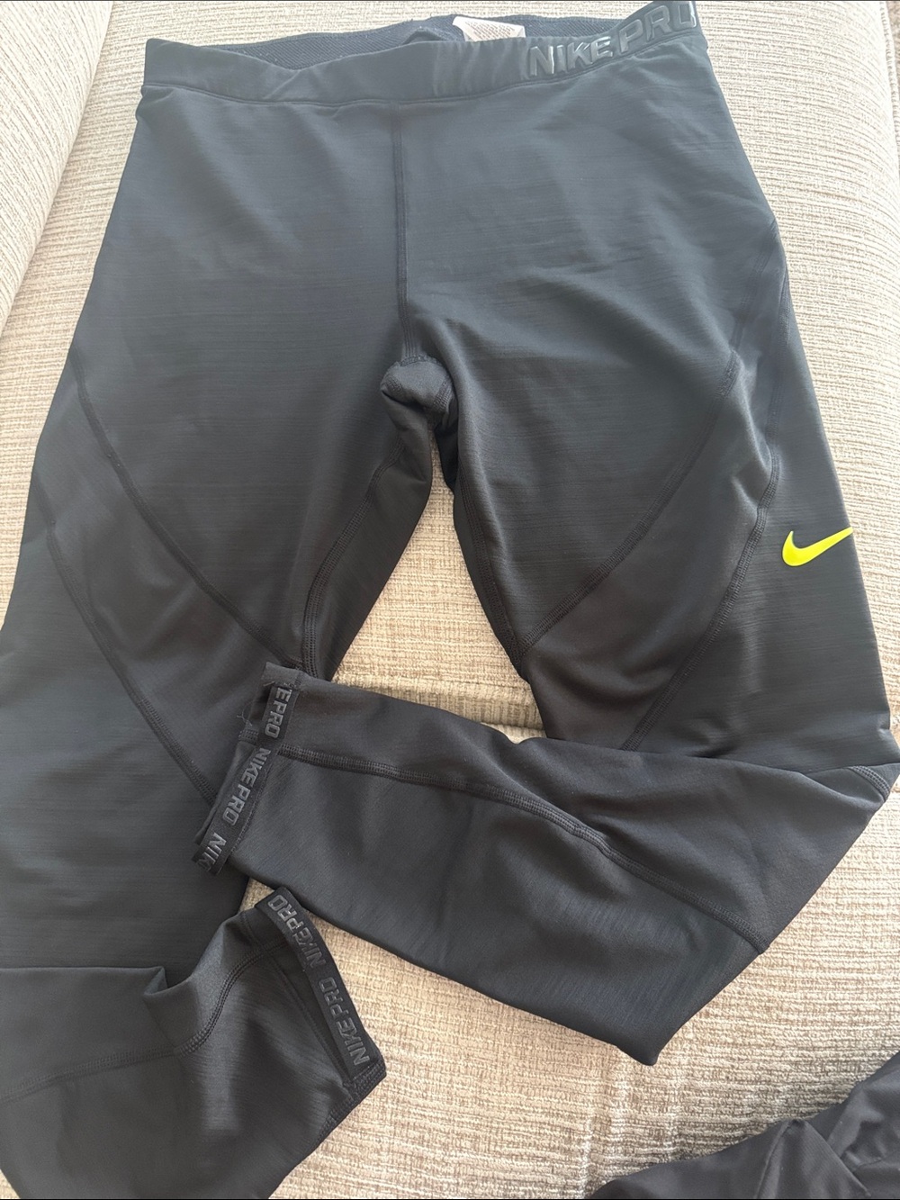 Nike pro  Black leggings hyperwarm with Neon Swoosh size XL